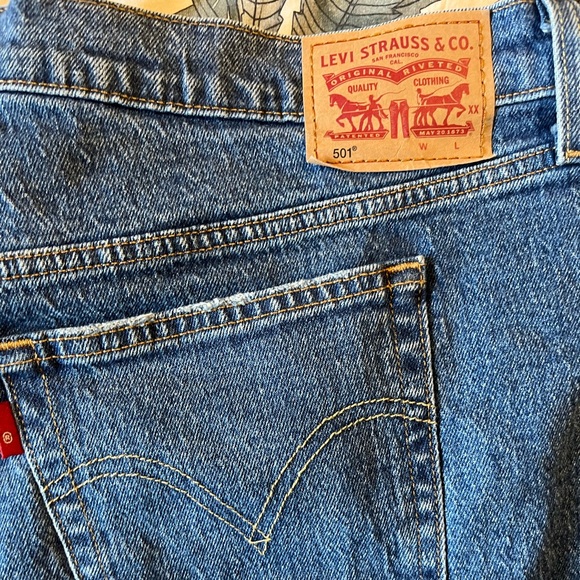 Levi’s 501® Original Women's Denim Short (Plus Size 16) - Picture 3 of 8